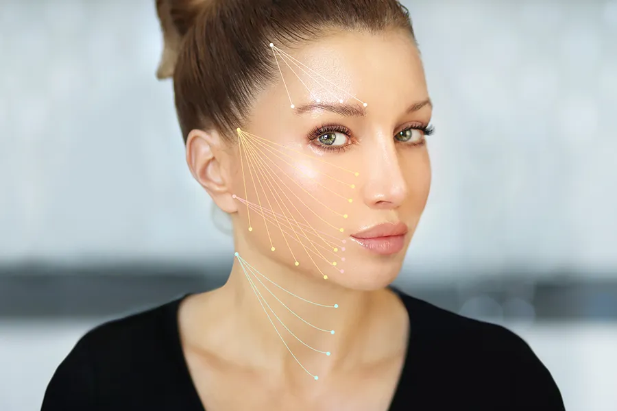Visage d'une femme pour remodelage / comblement